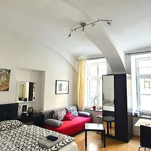 Apartment Msq Diana - 10 Min From Center - Free Coffee And Tea - High Speed Internet, Wien