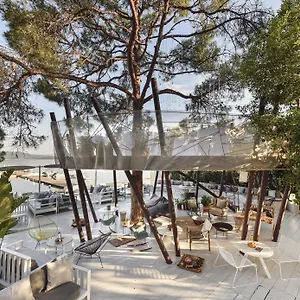 https://ekies-all-senses-resort.hotelschalkidiki.net